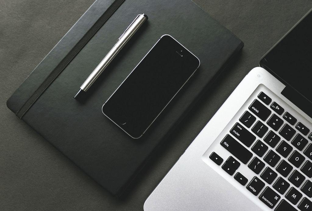 AI-powered adaptive keyboard with holographic keys