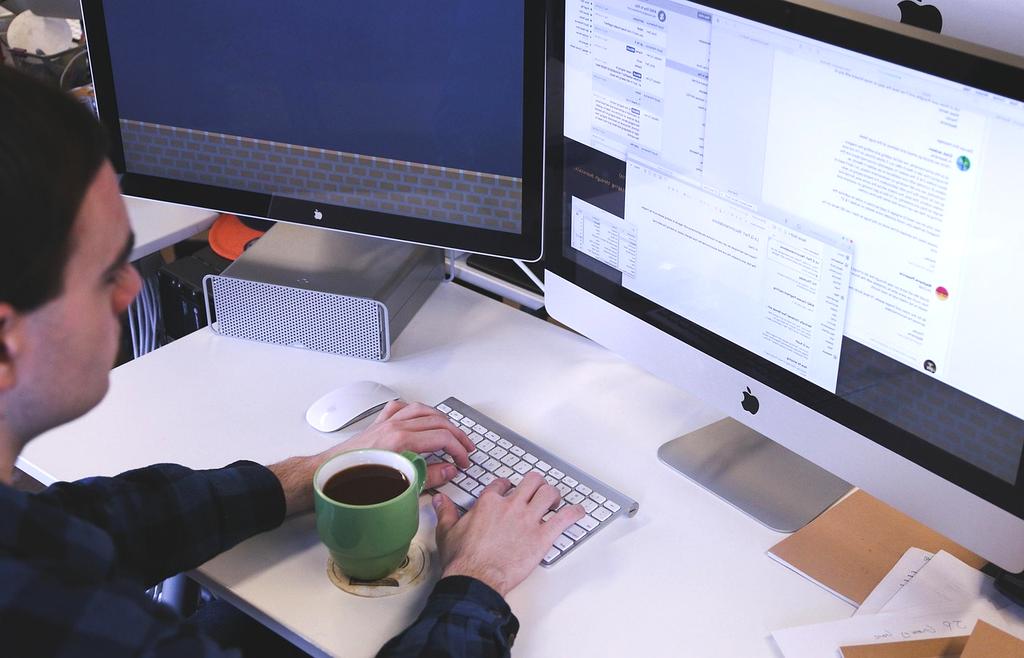 Keyboard with built-in fingerprint scanner