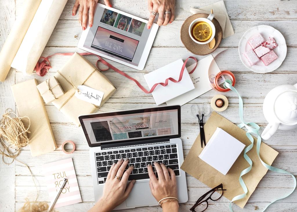 Portable workspace with foldable holographic peripherals