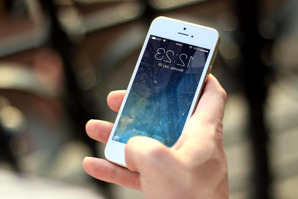 Wireless charging pad for multiple devices