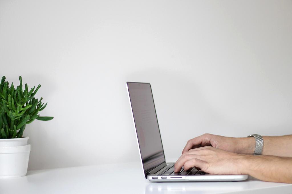 Compact wireless printer for home office